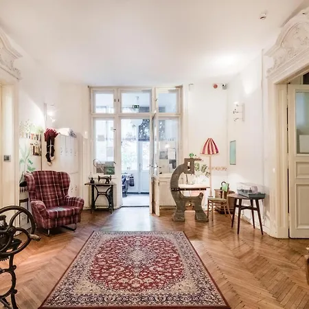 Baroque Hostel&Coworking-3